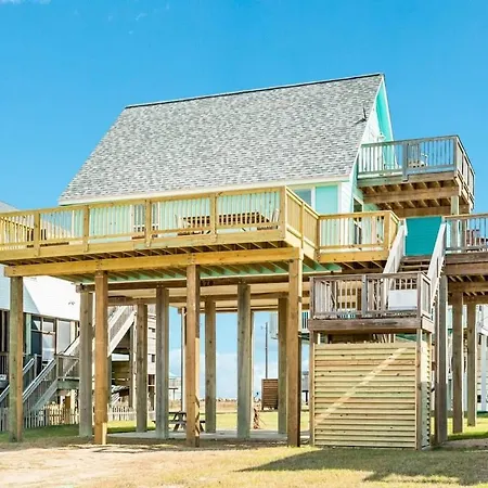 Big Ocean Views Near Main Beach Access